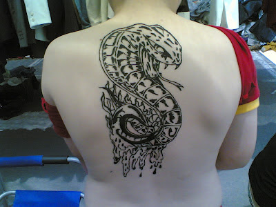 Tatuaje de Cobra espalda