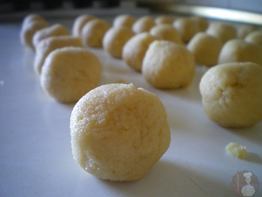 Cuernecillos de vainilla {Vanillekipferl}: bolas de masa