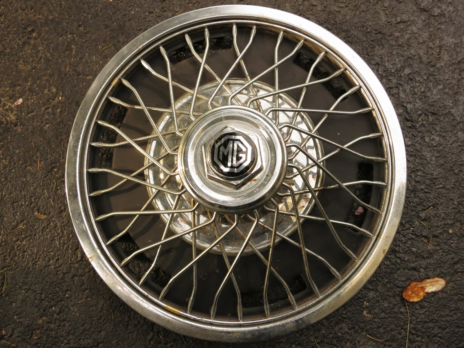 The Bullet and the Midget: MG Replacement Hubcaps - Part II