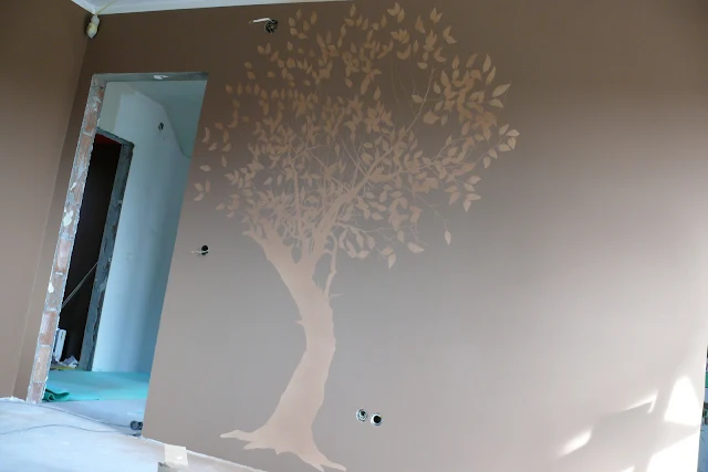 Malowanie drzewa na ścianie w sypialni, Warszawa