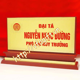 biển chức danh để bàn,sản xuất biển chức vụ,bảng tên giám đốc để bàn Xuong-san-xuat-bien-chuc-danh