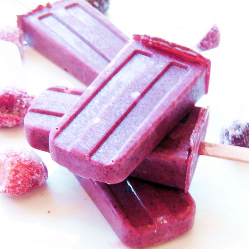 These Mixed Berry Frozen Yogurt Popsicles are one of the best low carb ways to cool down in the summer heat! #keto #Lowcarb #glutenfree #dessert #berries #Berry #yogurt #frozenyogurt #icecream #recipe | bobbiskozykitchen.com