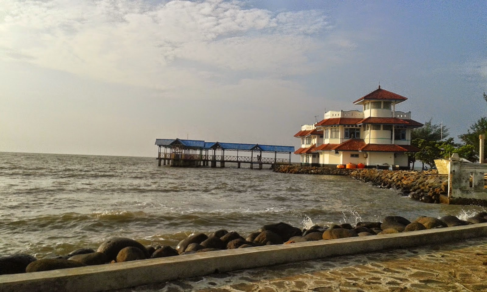 Pantai Pasir Kencana