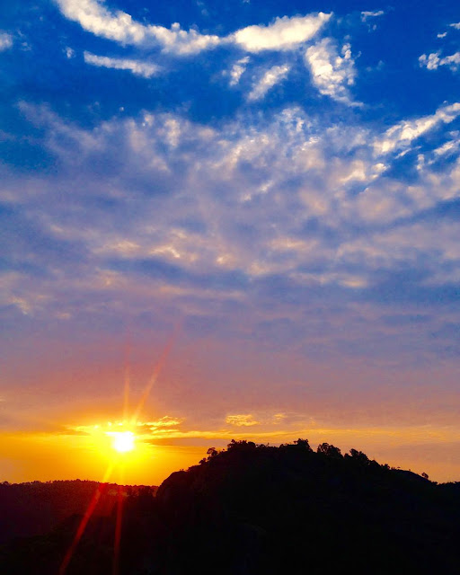 sunrise gunung api purba foto gunung api purba