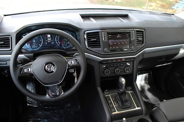 VW Amarok V6 2018 - interior - painel