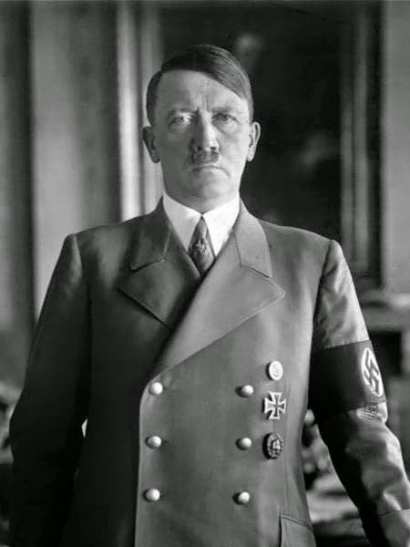 Thời niên thiếu, Hitler say mê một cô gái xinh đẹp tên là Stefanie Isak – người có nguồn gốc Do Thái.