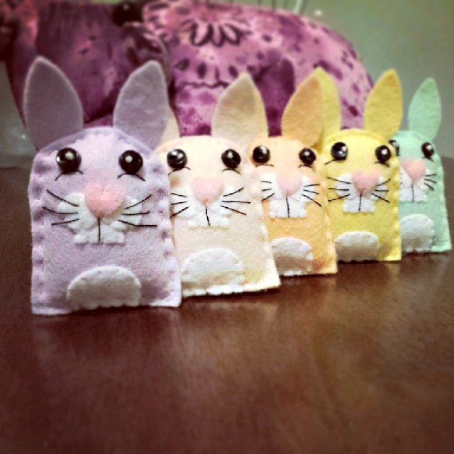 http://bugsandfishes.blogspot.co.uk/2014/04/guest-post-felt-spring-bunnies-tutorial.html