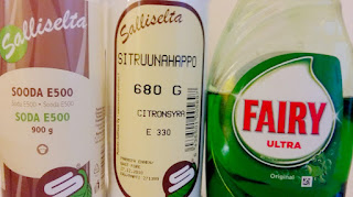 Puhdistusaine syntyy soodasta, sitruunahaposta ja astianpesuaineesta