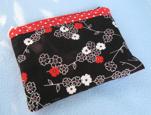 Small Zippered Pouch ~ Threading My Way