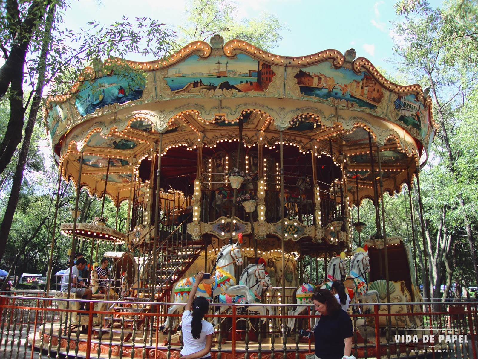 Fotografía Caminando por Chapultepec Vida de Papel