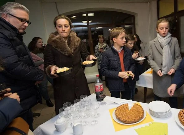 Prince Laurent, Princess Claire, Prince Nicolas, Prince Aymeric and Princess Louise of Belgium visited a shelter for the homeless and their dogs. Kotur winter sale