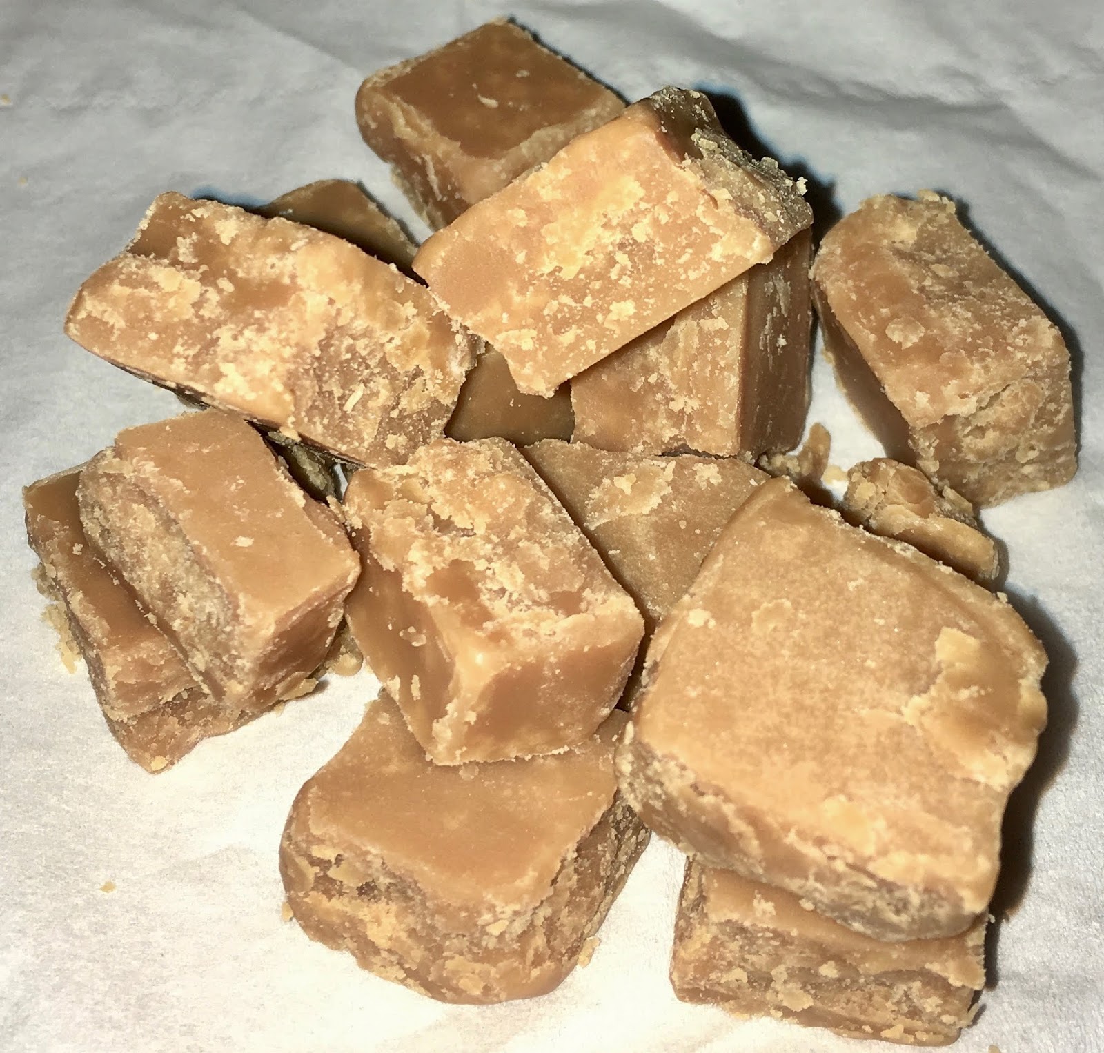 FOODSTUFF FINDS Lemon Meringue Flavour Fudge (Aldi) By Cinabar