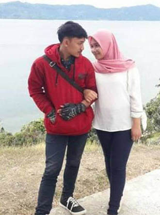 Eko dan Kekasihnya Mutiara yang hilang di Danau Toba menjadi korban KM Sinar Bangun yang tenggelam. Eko dan Kekasihnya Mutiara yang hilang di Danau Toba menjadi korban KM Sinar Bangun yang tenggelam.