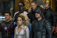 Legends of Tomorrow Season 3 Caity Lotz and Stephen Amell Image 1