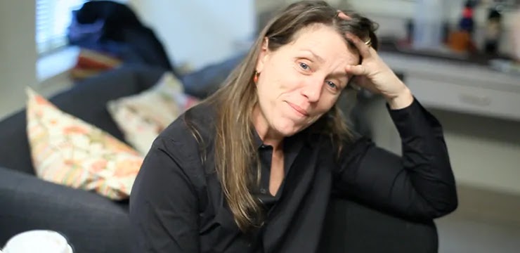 Актриса Фрэнсис МакДорманд занималась озвучкой Бога Благие знамения персонажи
