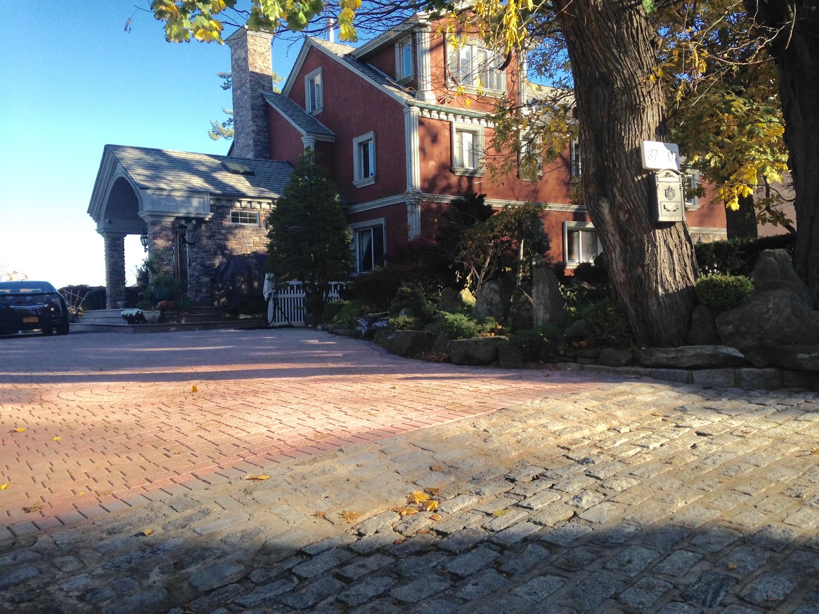 travels Movie Stars' Homes, Bayside, Queens, New York