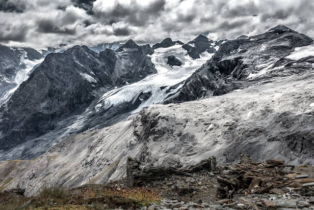 Stilfser Joch Piz Umbtail Bikebergsteigen