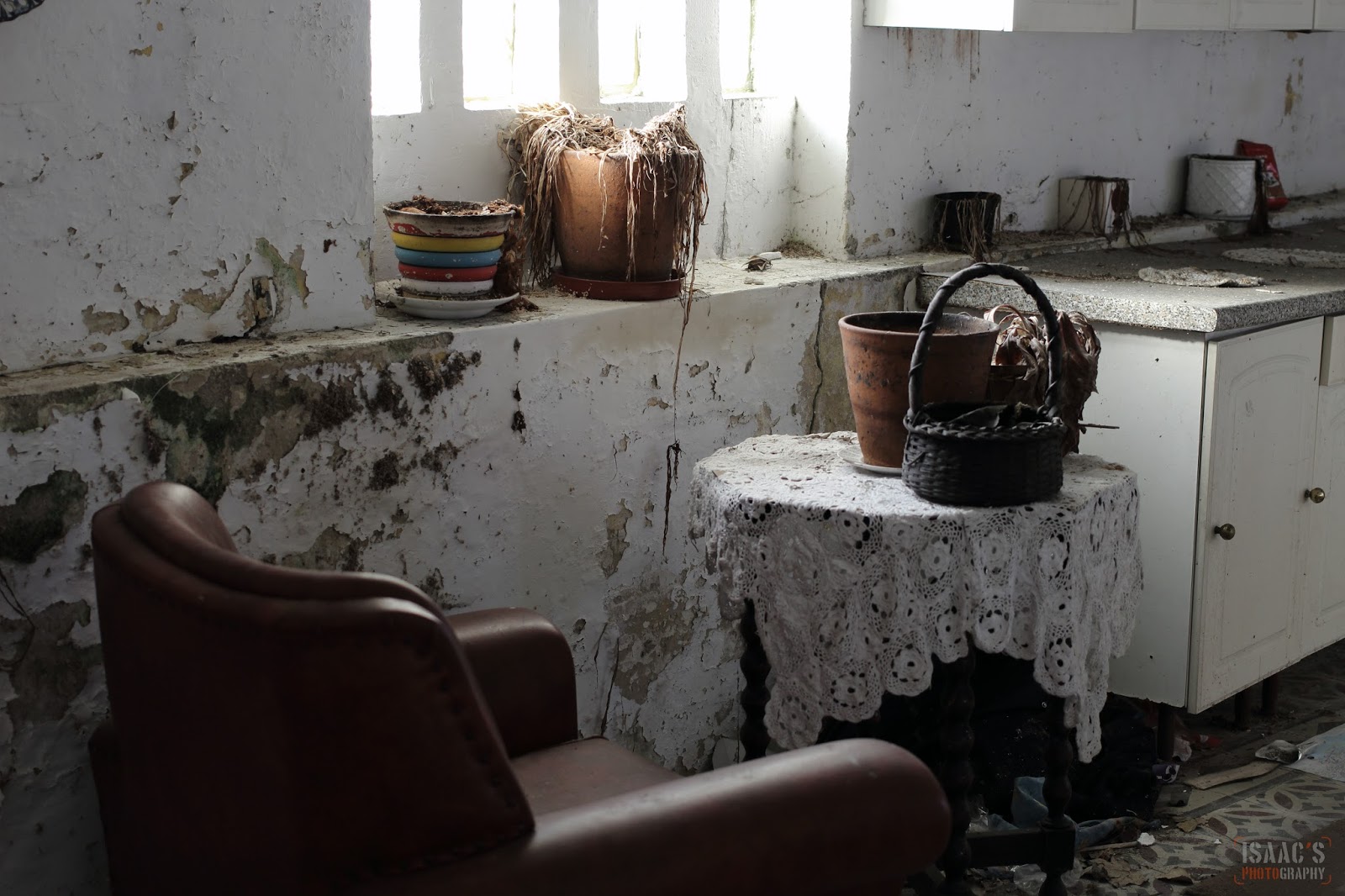 El Silencio del Abandono: La Casa de los Recuerdos