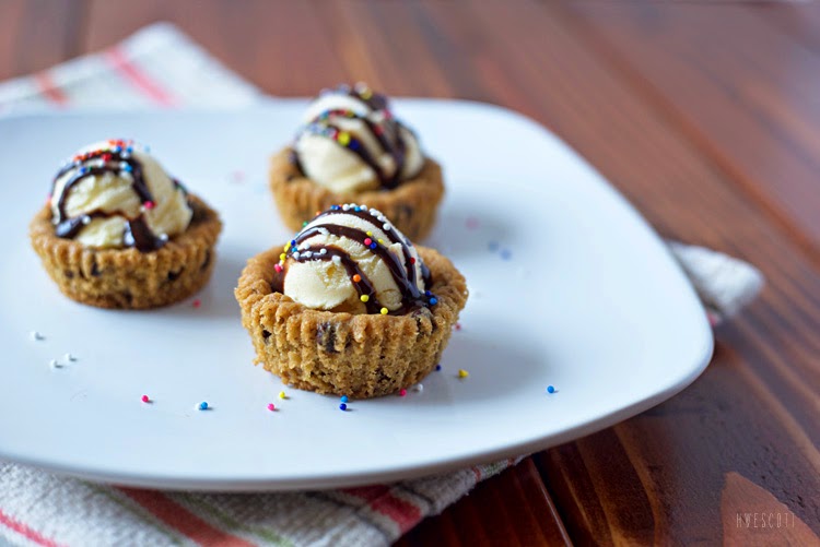 little bits Nestle Toll House Chocolate Chip Cookie Cups {recipe}