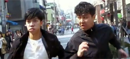 Dae Goo and Pan Suk turn a foot chase into a race between the two of them.
