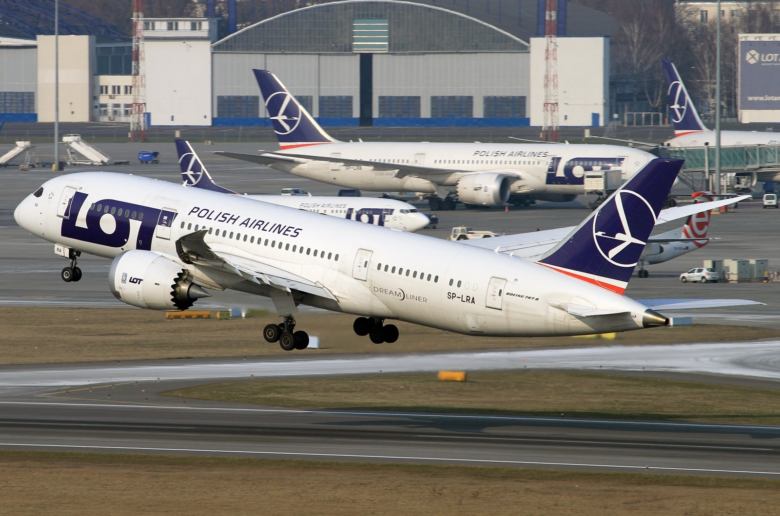 LOT Polish Airlines Boeing 7878 Dreamliner in Warsaw Aircraft Wallpaper Collections
