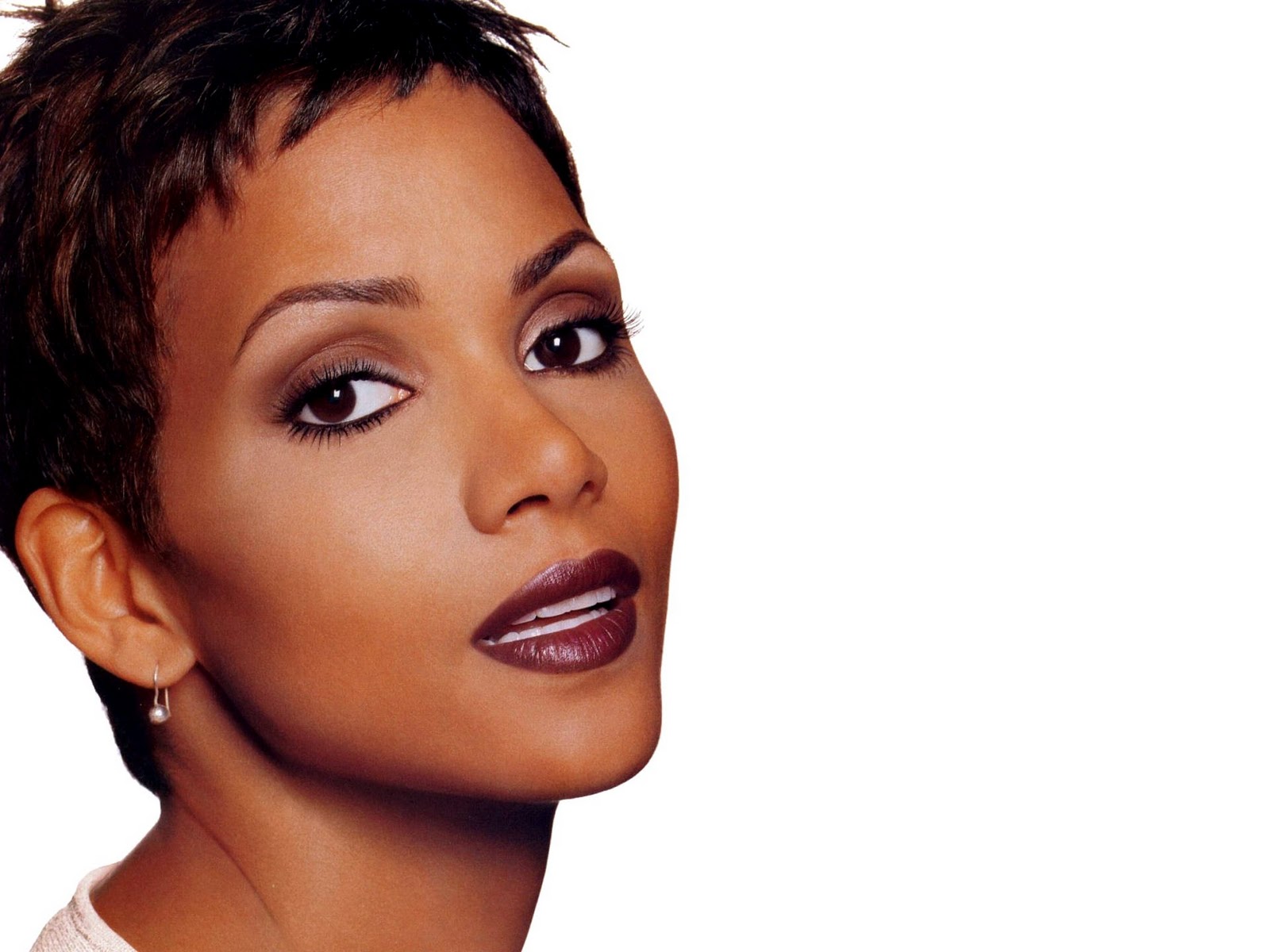 Halle Berry Wallpapers - Best HD Desktop Wallpaper