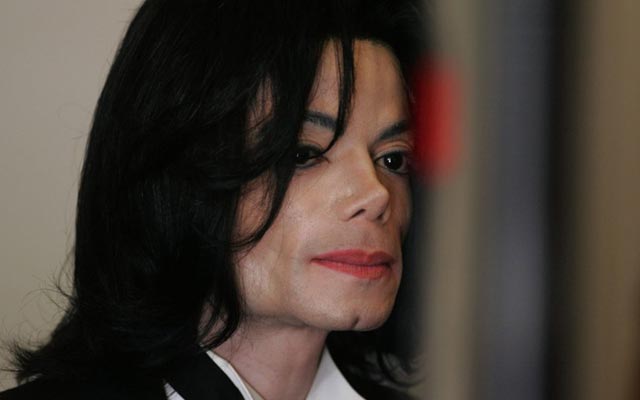 Corpo de Michael Jackson pode ser exumado após 11 novas acusações de abuso sexual