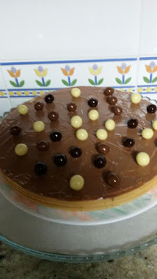 tarta obleas de chocolate y adornada
