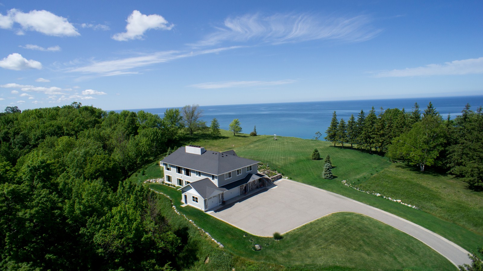 WaterfrontLuxuryHomes 4211 S Lakeshore Dr Ludington, MI 49431