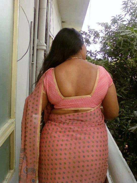 Bhakiyam house wife standing views frend-back-hair look 
