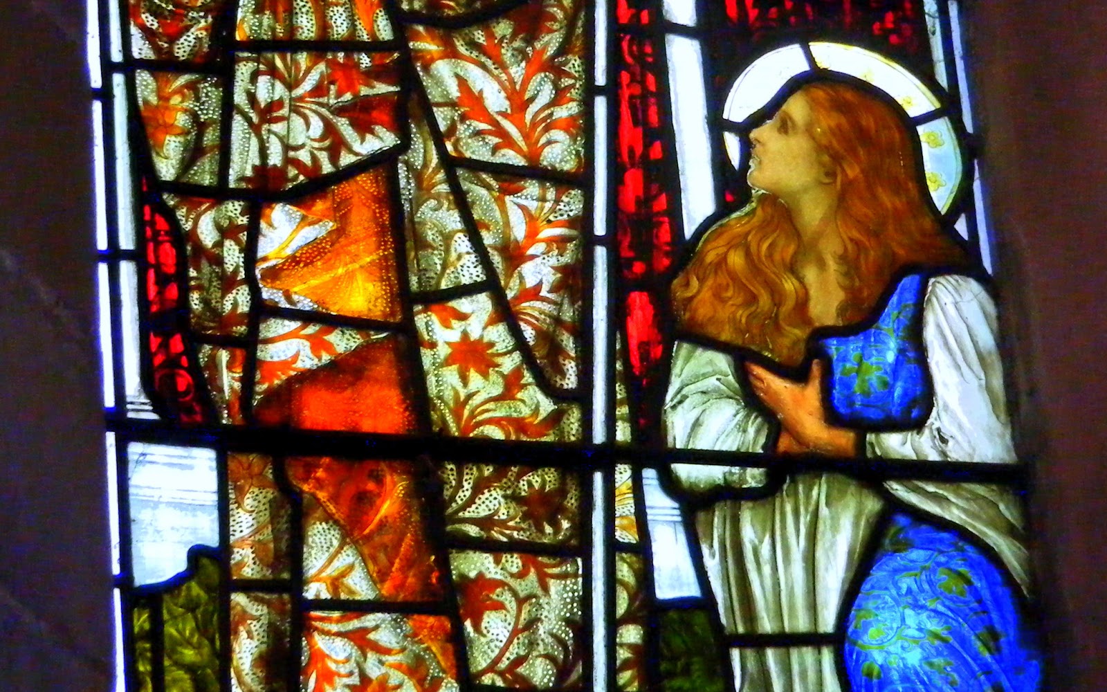 Staffordshire Photo The lady in red