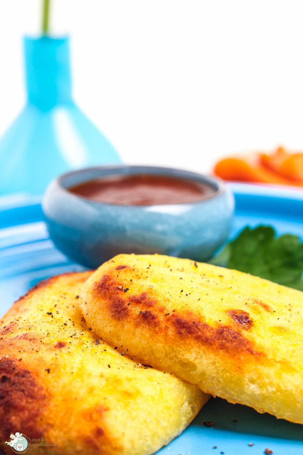 Amor&Kartoffelsack: Kartoffeltaschen aus dem Backofen mit Frischkäsefüllung Amor&Kartoffelsack: Kartoffeltaschen aus dem Backofen mit Frischkäsefüllung