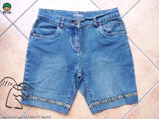 How to sew shorts from old jeans.