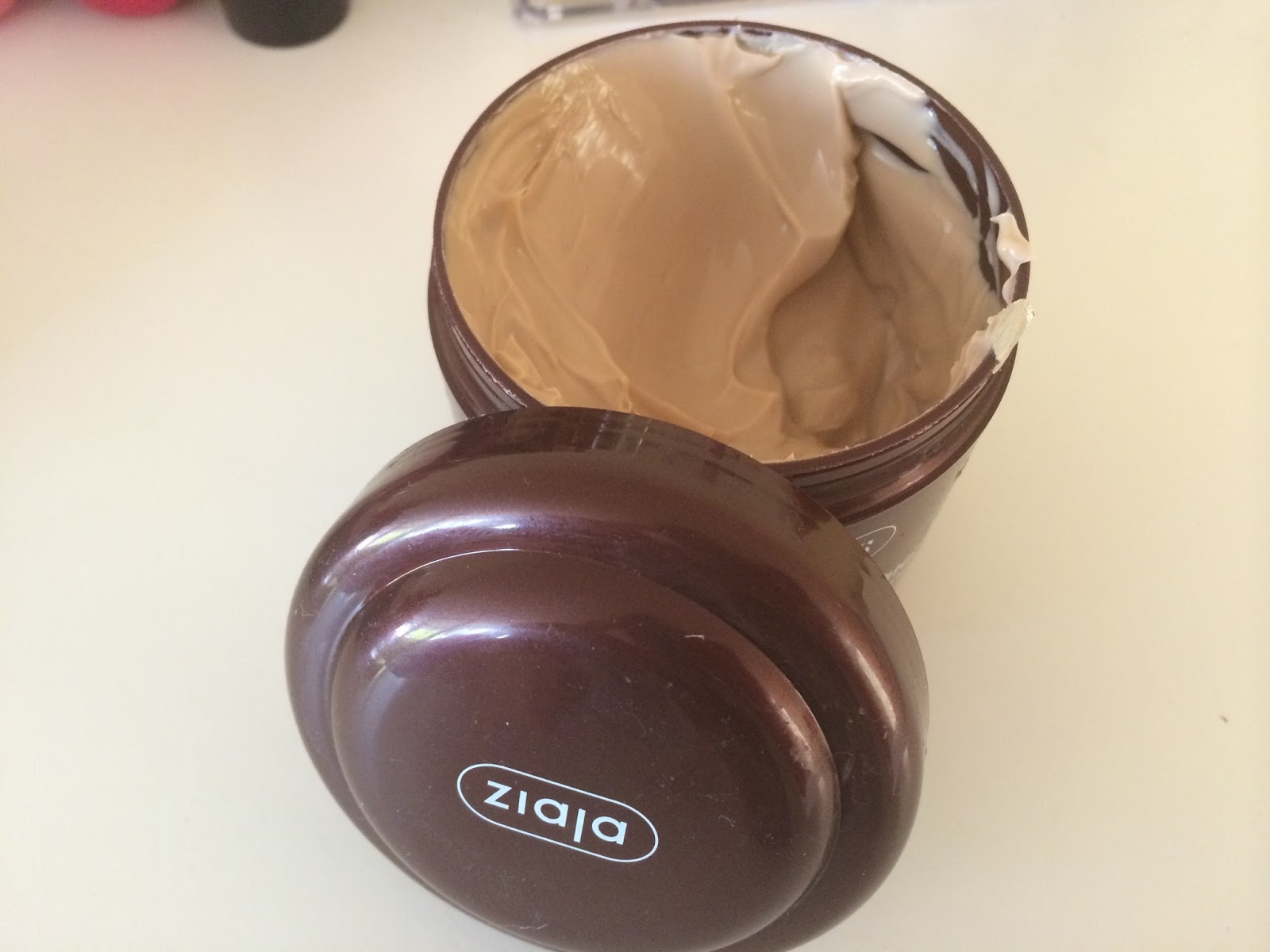 The Glamourelle Ziaja Cocoa Butter Body Butter & Shower Scrub review!