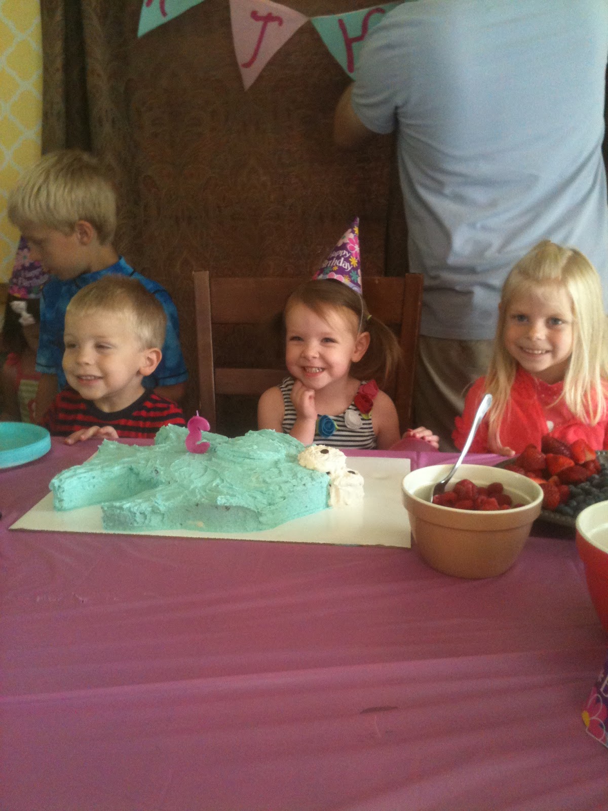 Honey Loves Grizzly: Fish cake, swimming and princess dresses