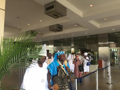 5 Photos: More Americans file out to see Oni of Ife and his entourage as they visit Maryland