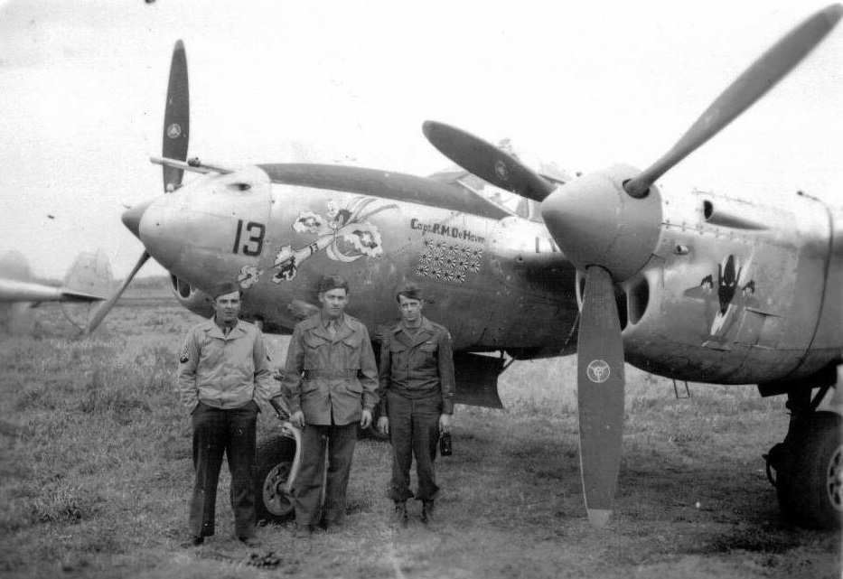 Replica in Scale An Unusual Visitor, Sixes For Two, A Pacific Legend, and Learnin' to Fly