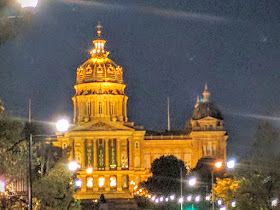 Iowa state capital building at night, Des Moines