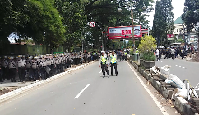 Ratusan Polisi Siaga Jelang Eksekusi SMAK Dago