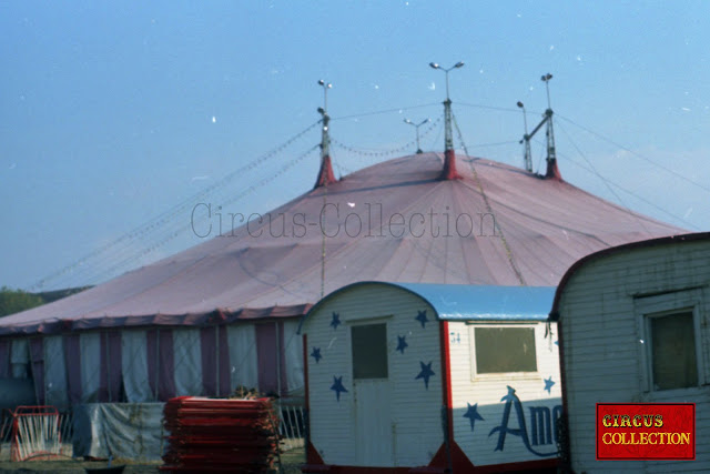 Roulottes d'habitations du Circo Nacional de Mexico  1971 famille Togni