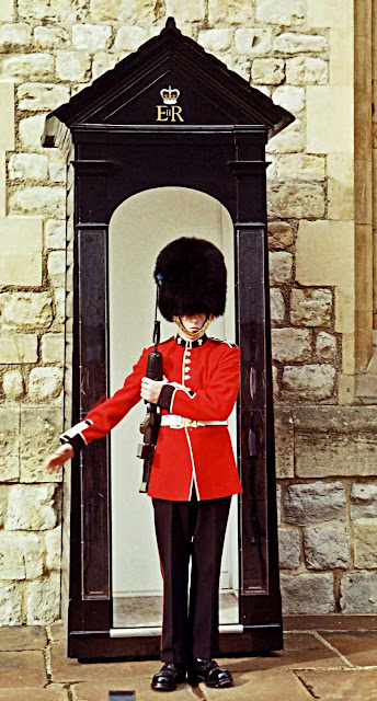 photo of the Queen's guard