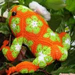 http://translate.googleusercontent.com/translate_c?depth=2&hl=es&rurl=translate.google.com&sl=en&tl=es&u=http://make-handmade.com/2014/03/04/crochet-frog-of-african-flower-hexagon/&usg=ALkJrhhzMCFUL-ZVu8birjR35sHA0DFVqw