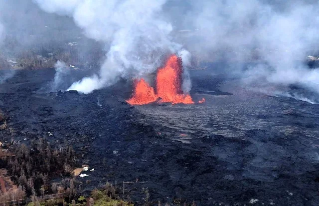 Fissure 8 reactivated on the afternoon of May 28, when, at times, lava