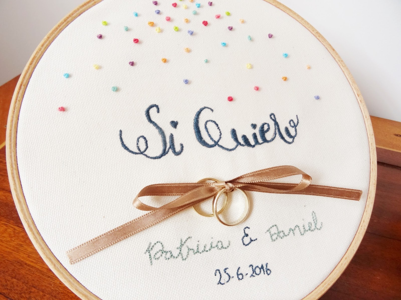 Mi Papel Preferido Bastidores bordados para las alianzas de boda