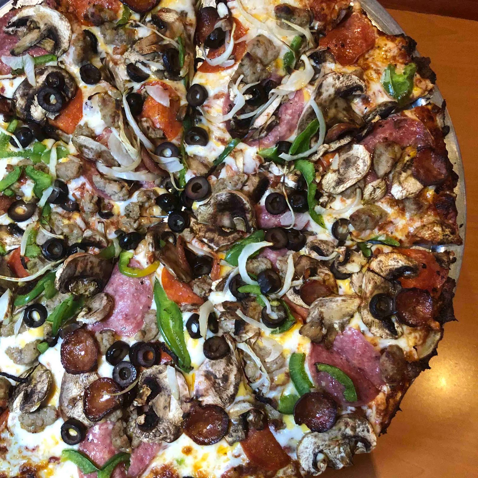 Hawaii Mom Blog Round Table Pizza Waipahu