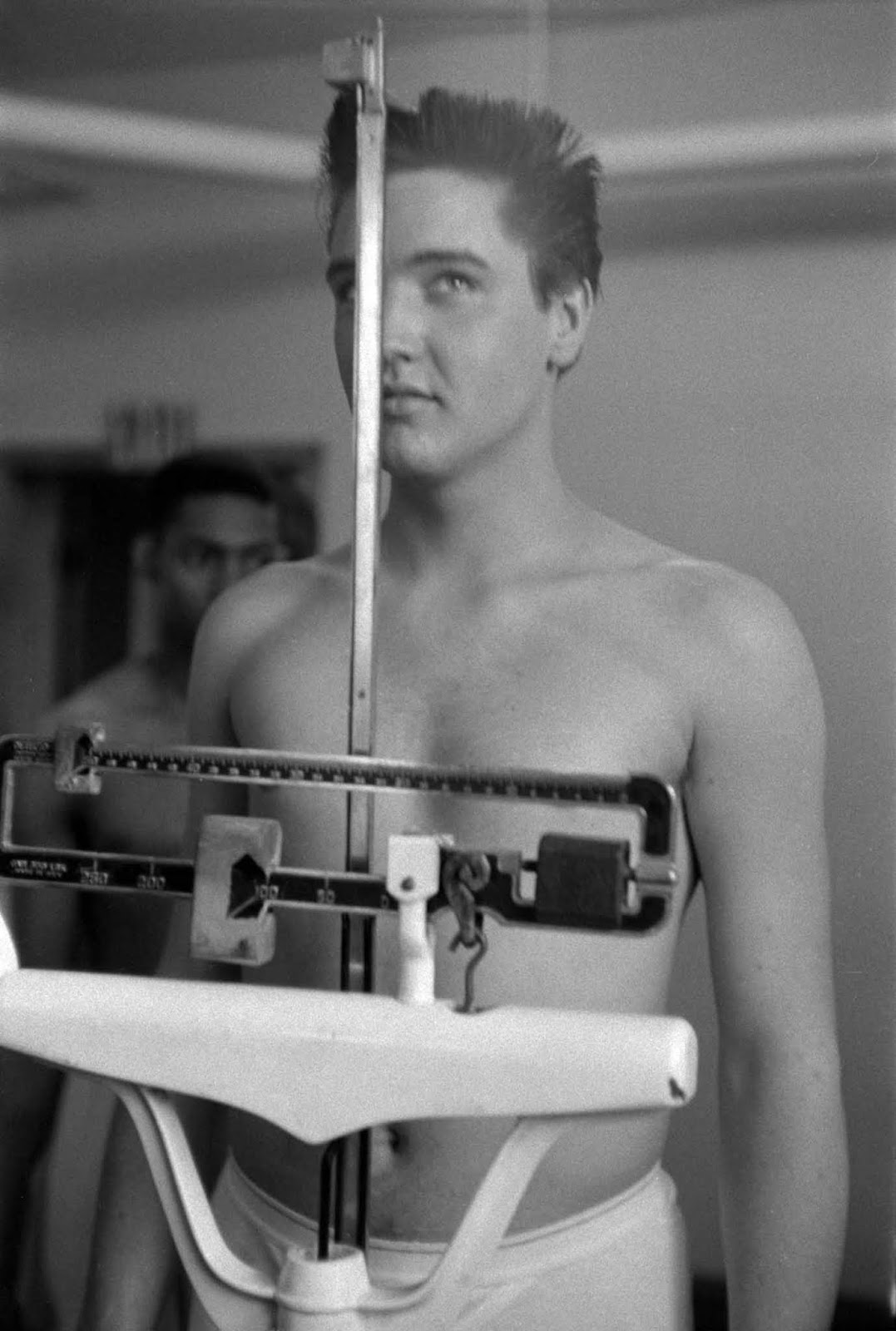 elvis presley army haircut