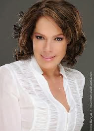 POR LA LUPA: KENIA GASCON MUJER TENIAS QUE SER