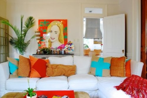 sofa con cojines
