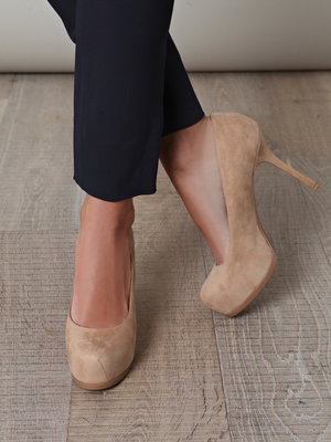 EMM (pronounced EdoubleM): YVES SAINT LAURENT Tribtoo Pumps in Nude Suede