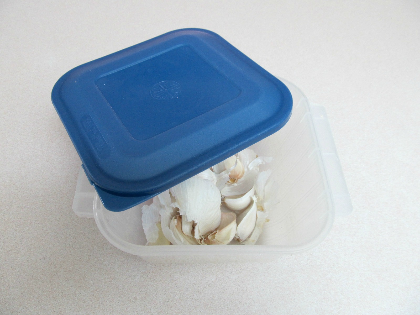 How To Peel Garlic The Easy Way